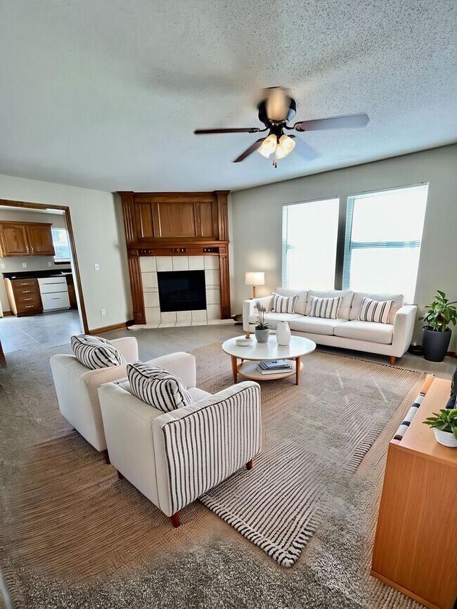 Building Photo - 511 N Foxridge Dr