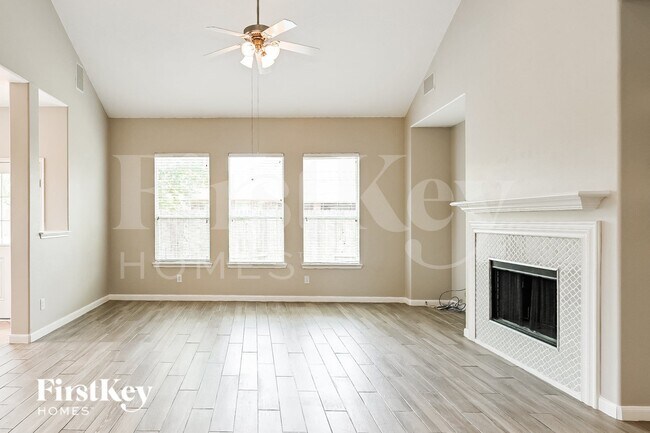 Foto del edificio - 13803 Turning Spring Ln