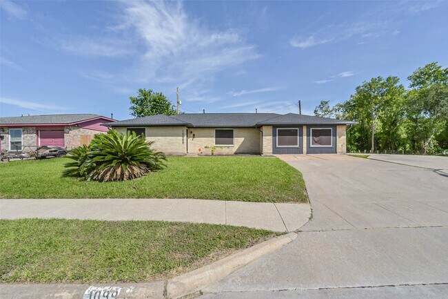 Building Photo - 10999 Fairland Dr
