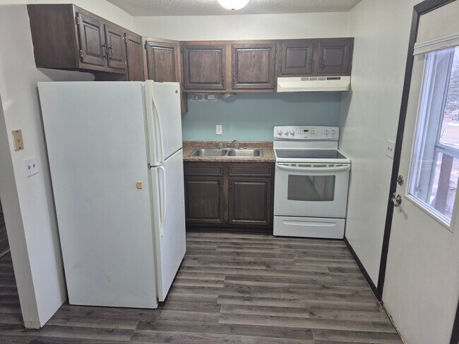 Kitchen with full-size appliances and ample cabinet space - 802 Broadway Ave