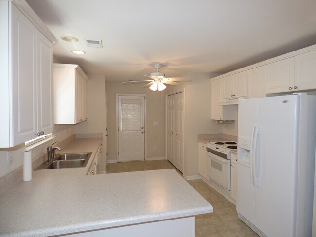 Foto del edificio - 380 Forest Lakes Dr