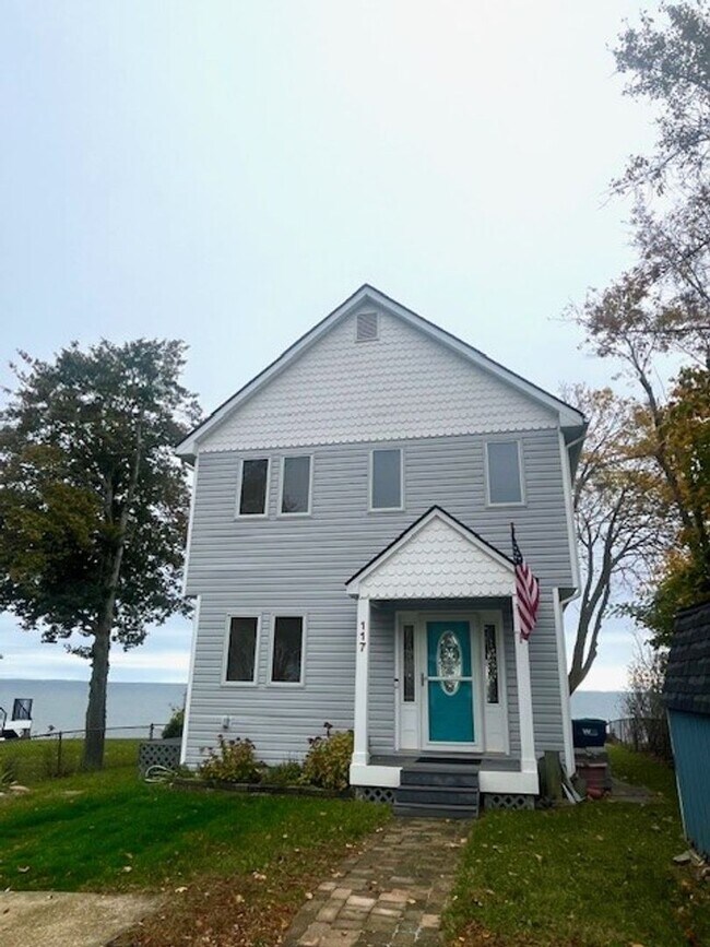 Foto del edificio - Gorgeous Water Front Home with Beach Access