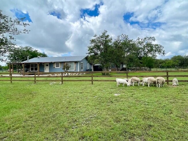 Building Photo - 420 Whispering Oaks Dr