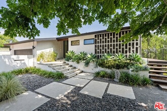 Building Photo - 2652 Byron Pl