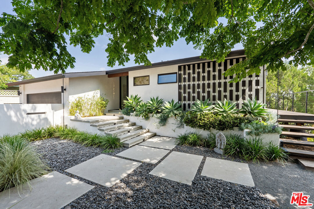 Primary Photo - 2652 Byron Pl