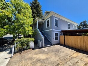 Building Photo - 412 Steele Ln