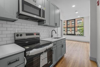 Building Photo - 111 Bank St