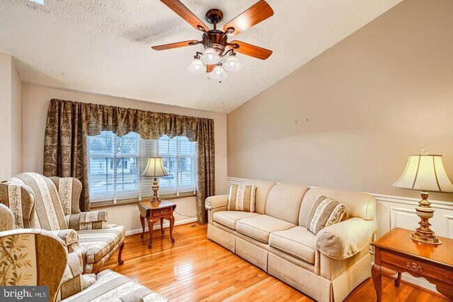Foto del edificio - 8908 Goldentree Ln