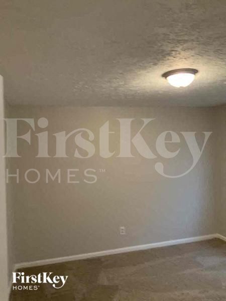 Building Photo - 2055 Pinella Dr