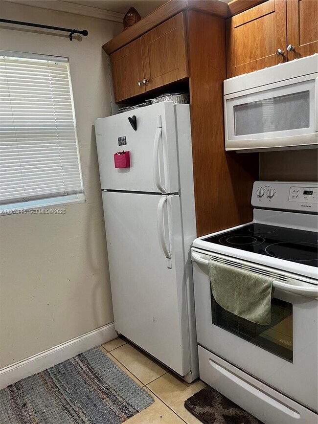 Building Photo - 5985 Del Lago Cir