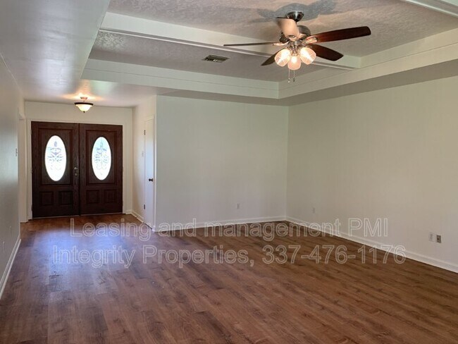 Building Photo - 305 Rain Tree Trail