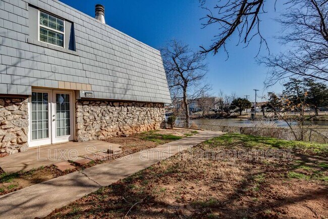 Foto del edificio - 6048 NW Expressway