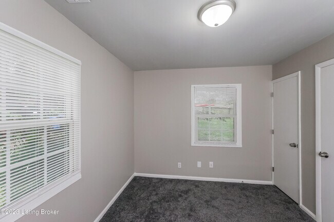 Building Photo - 5810 Alanadale Dr