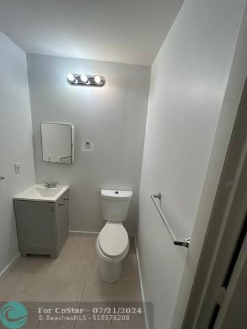 Building Photo - 6500 Emerald Lake Dr