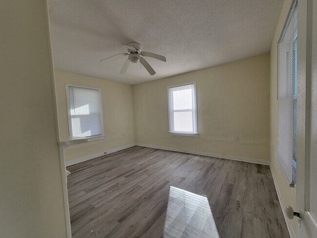 Foto del edificio - 14212 Shields Bridge Rd