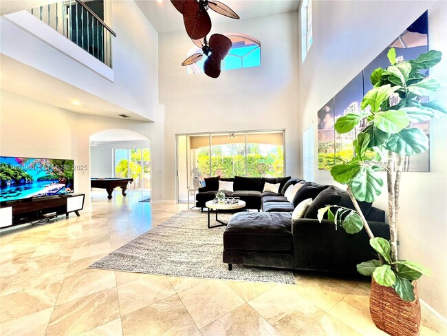 Building Photo - 854 Hollywood Blvd