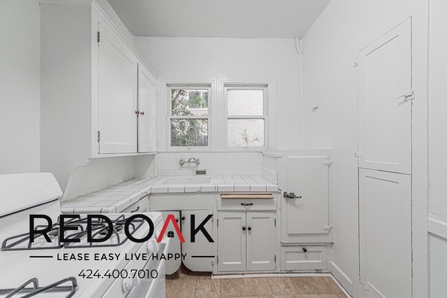 Building Photo - 1740 N Gramercy Pl