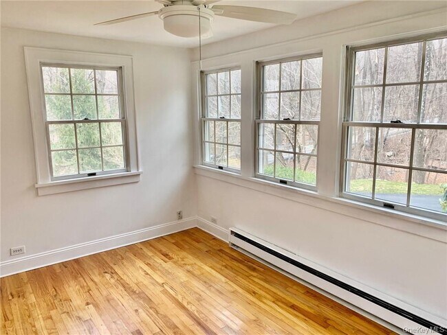 Foto del edificio - 336 Armonk Rd