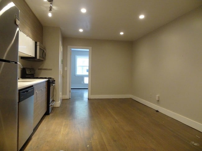 Building Photo - 154 Albany Ave