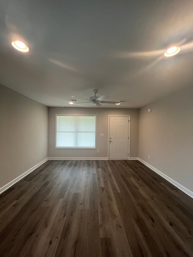 Building Photo - 100 Bradford Cir