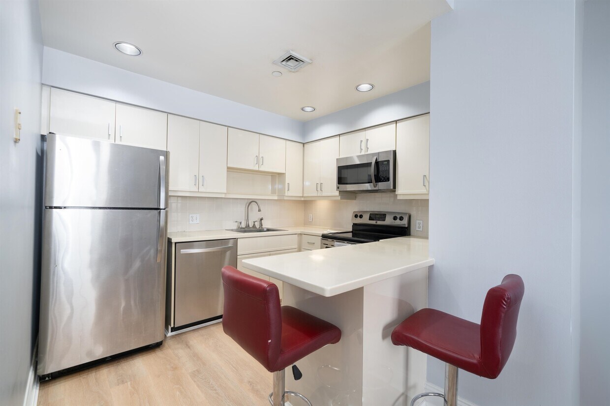 Foto principal - 100 Shearwater Ct E