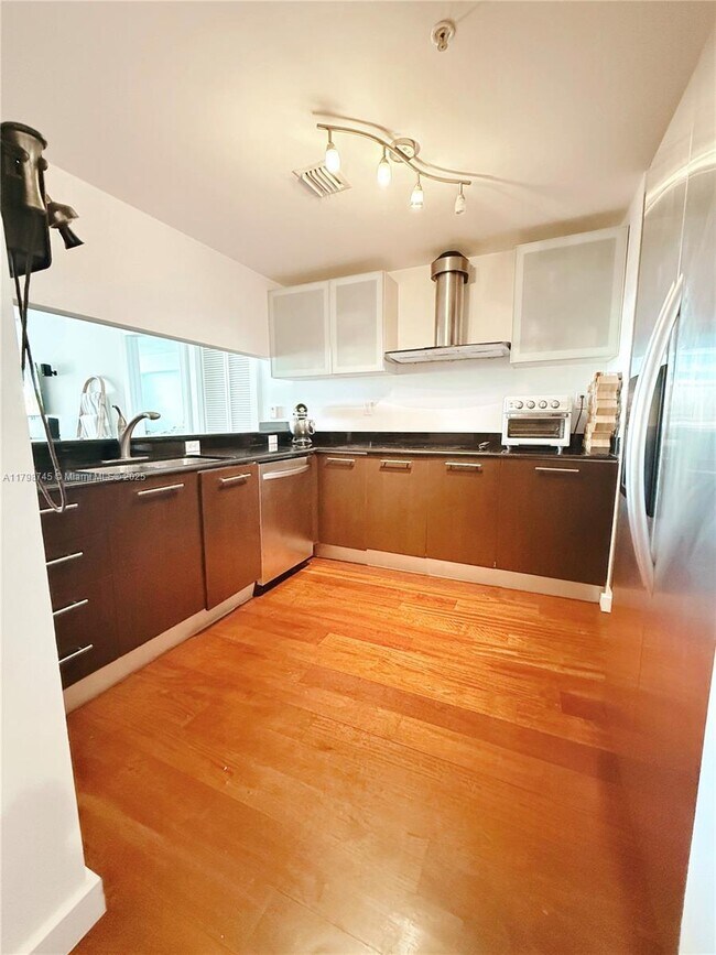 Foto del edificio - 5970 Indian Creek Dr