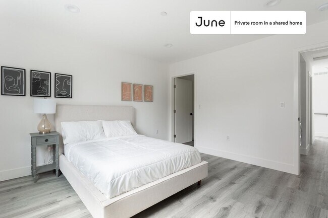 Foto del edificio - Private bedroom in 4 bed/3 bath Home
