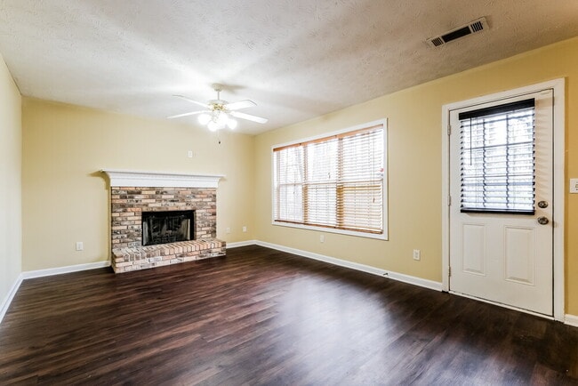 Foto del edificio - 865 Simon Ive Dr