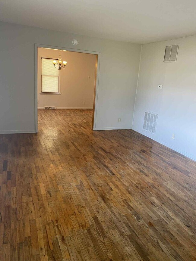 Foto del edificio - For Rent in Carthage, MO – Cozy 3 Bedroom/...