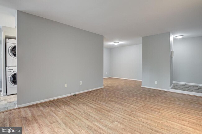 Foto del edificio - 11256 Chestnut Grove Square