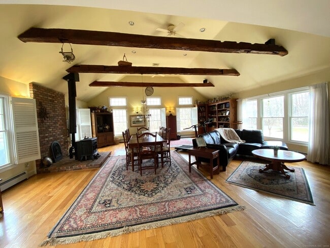 Building Photo - 437 Green Hill Rd
