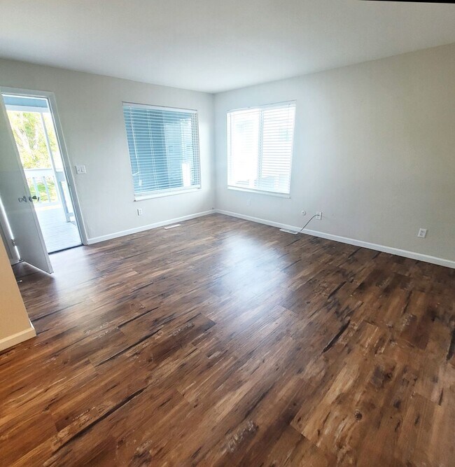 Foto del edificio - Westdale Townhomes