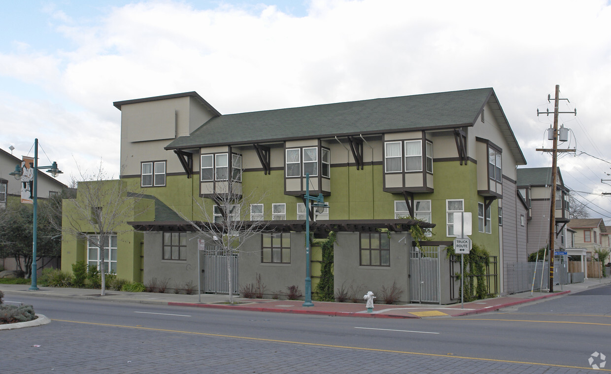 Building Photo - 5200-5232 San Pablo Ave