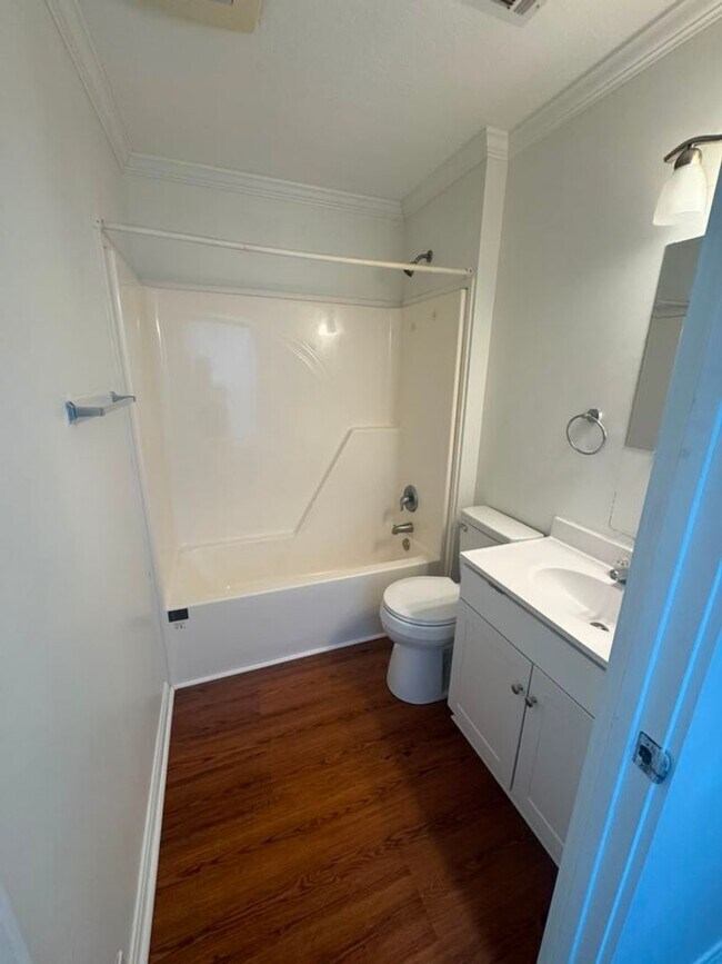 Foto del edificio - Cozy Cottage Living – Water Included!