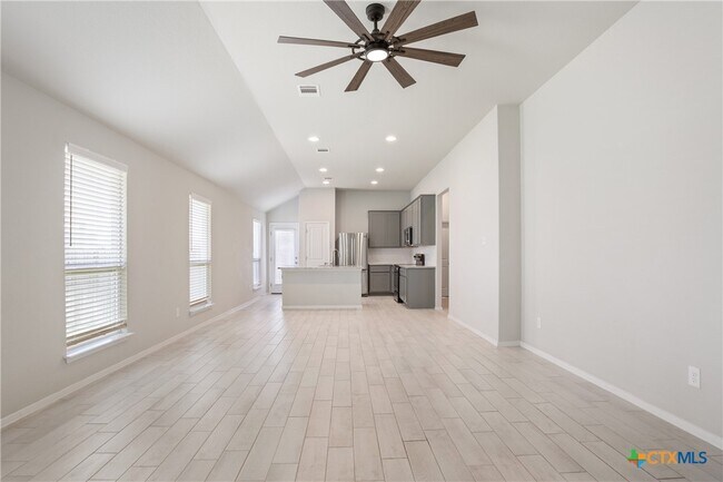 Building Photo - 335 Black Opal Dr