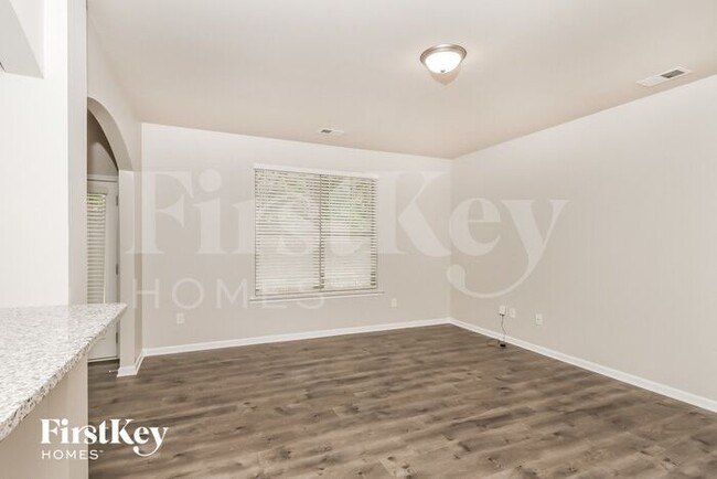 Building Photo - 201 Southwind Circle