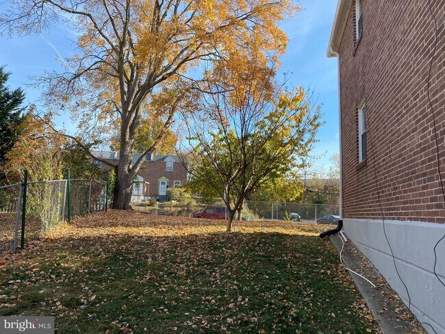 Building Photo - 84 Madison Dr