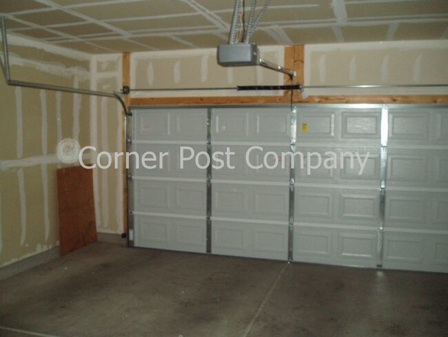 Foto del edificio - Two story 3 bedroom home
