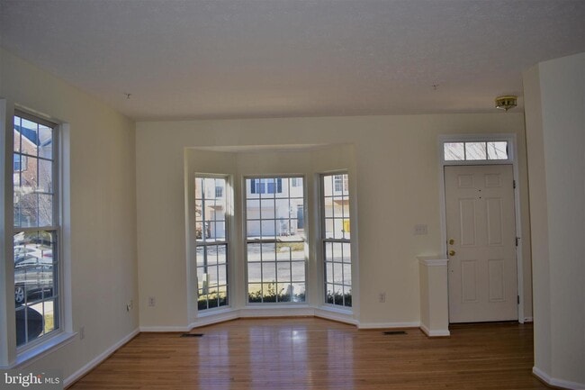 Building Photo - 1481 Pangbourne Way