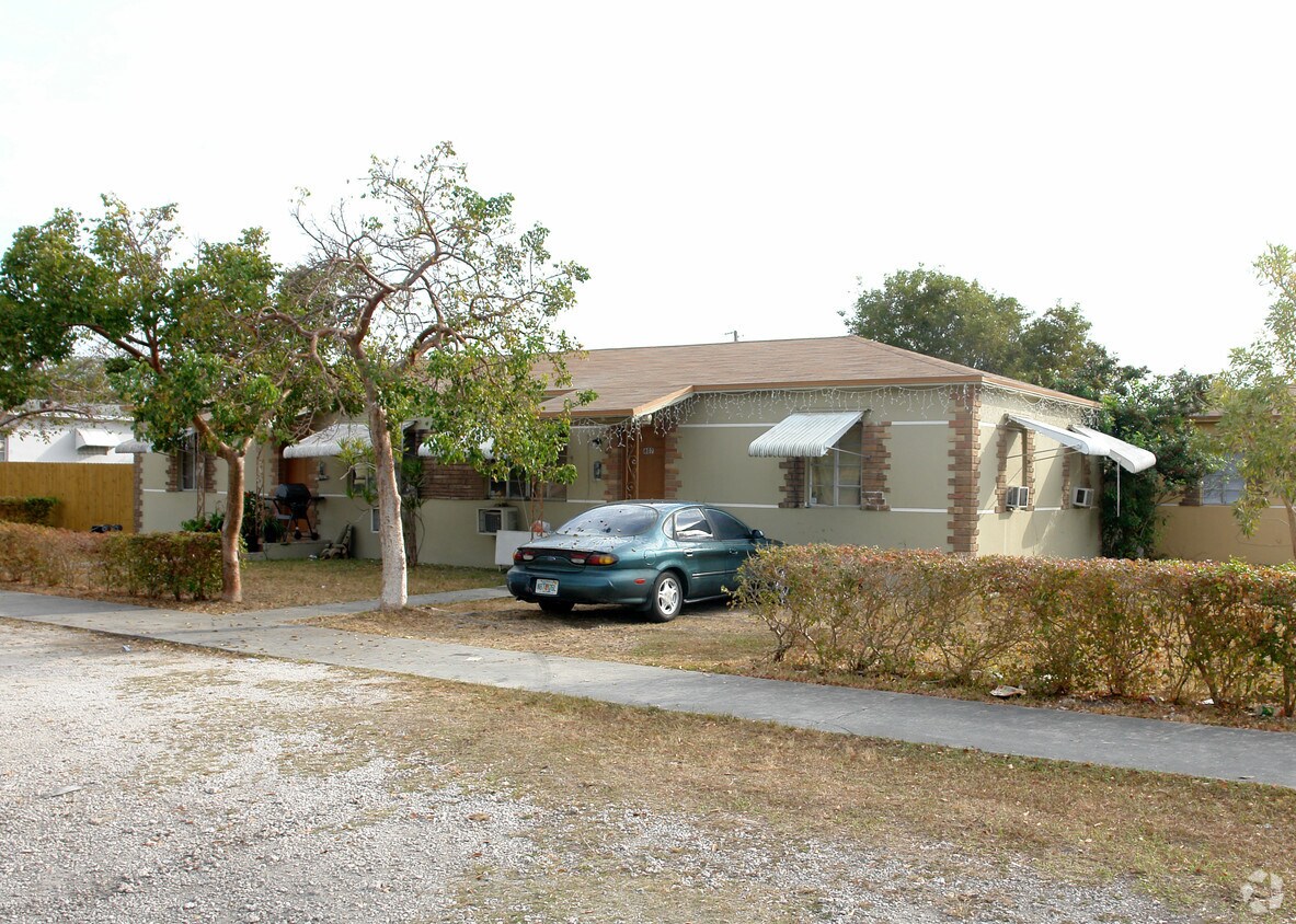 Primary Photo - 305 NW 8th St