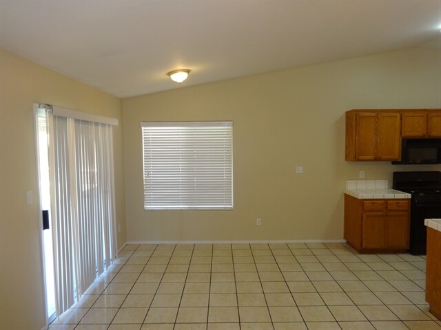 Building Photo - 910 Fox Tree Ct