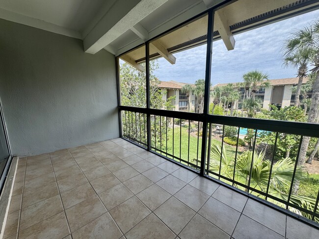 Building Photo - 588 Orange Dr