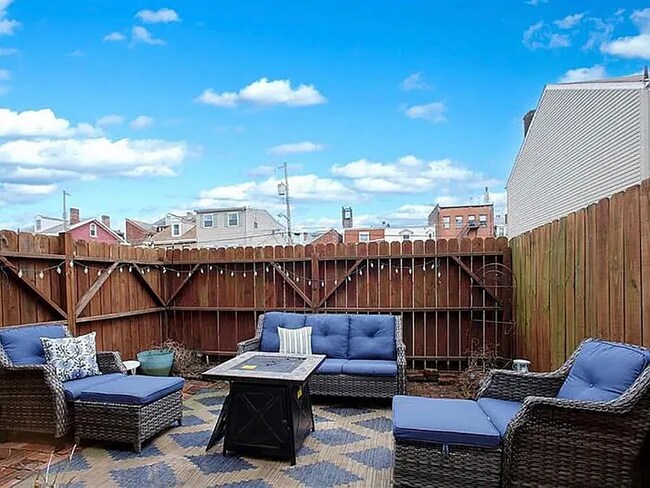 Foto del edificio - Beautiful single family home on a quiet dead end street in South Side