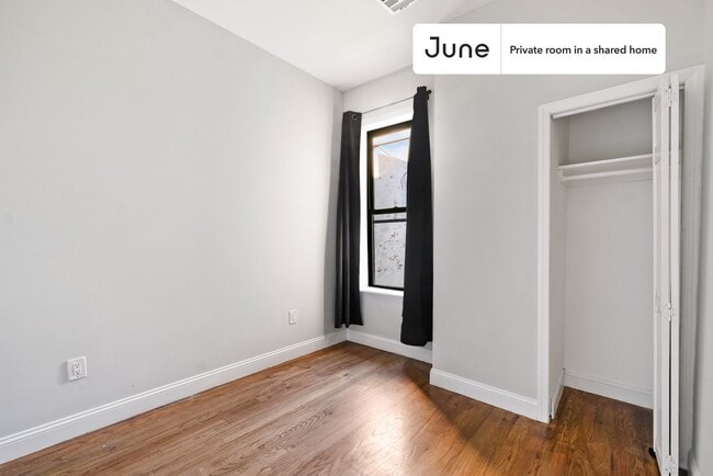 Building Photo - Private bedroom in 4 bed/1 bath Home