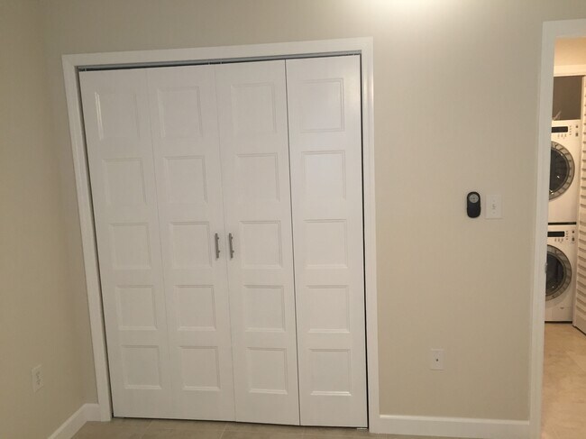 Building Photo - 16320 Dublin Cir