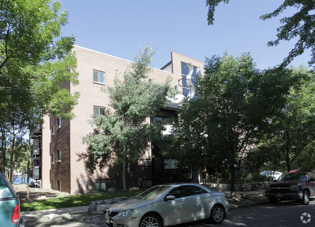 Building Photo - Silverbrook Apartments