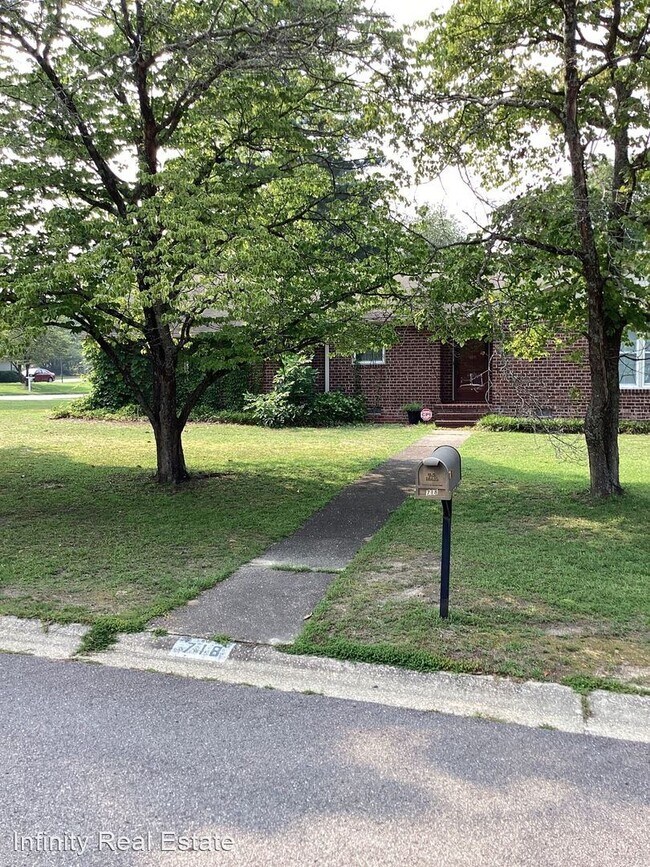 Foto del edificio - 3 br, 2 bath House - 718 Brougham Road