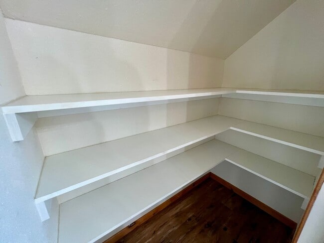 Building Photo - Charming Barn-Style 1BD/1BA – Country Setting