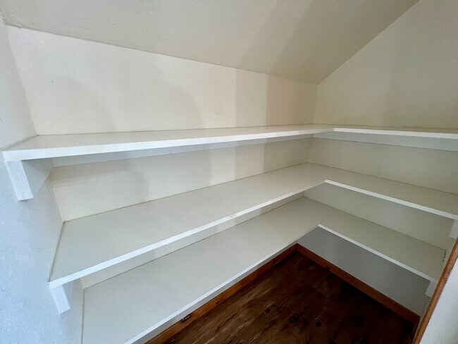 Foto del edificio - Charming Barn-Style 1BD/1BA – Country Setting