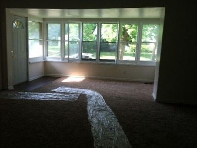Living Room - 212 E Cavanaugh Rd
